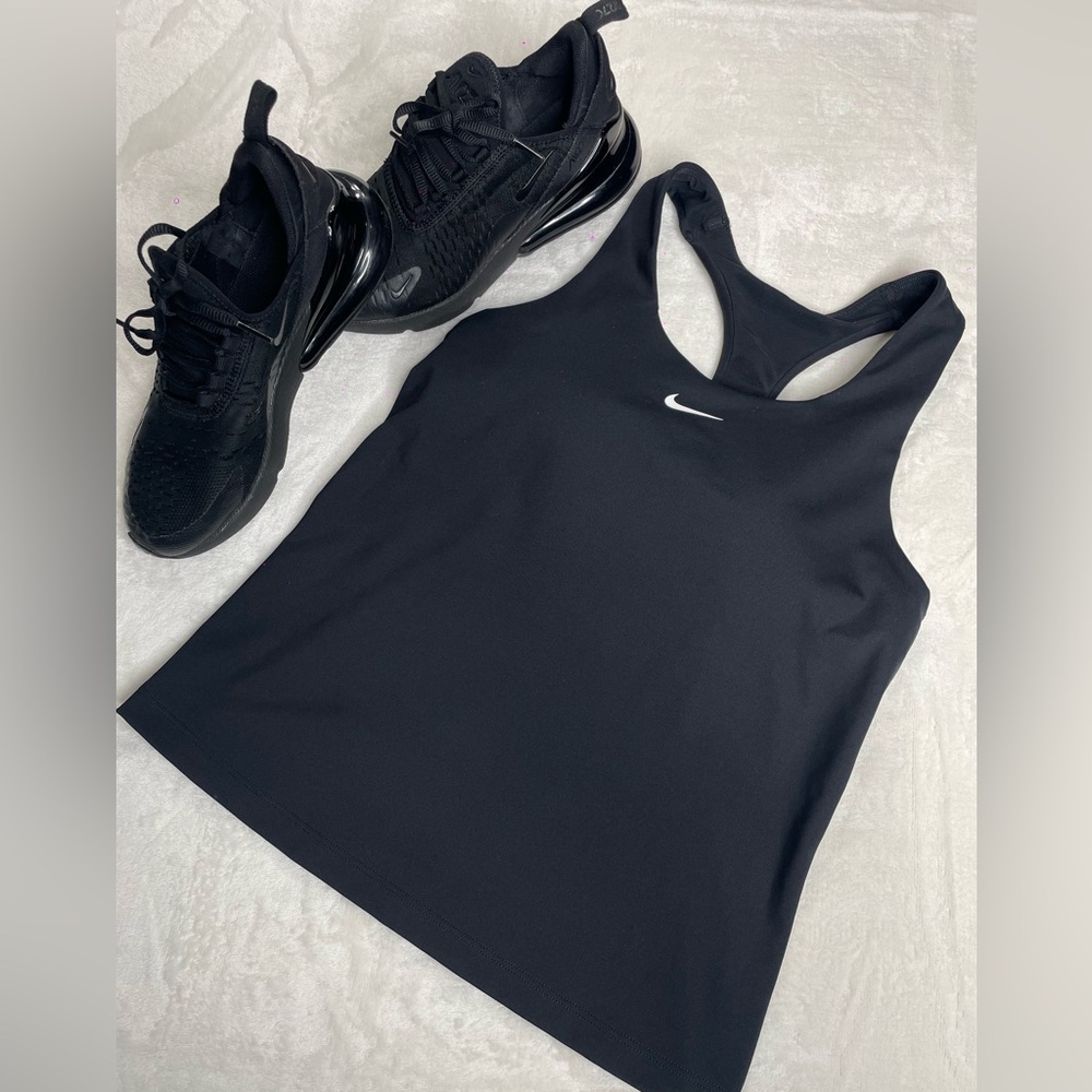 Nike Air Max 270 and Nike Tank Top Bundle